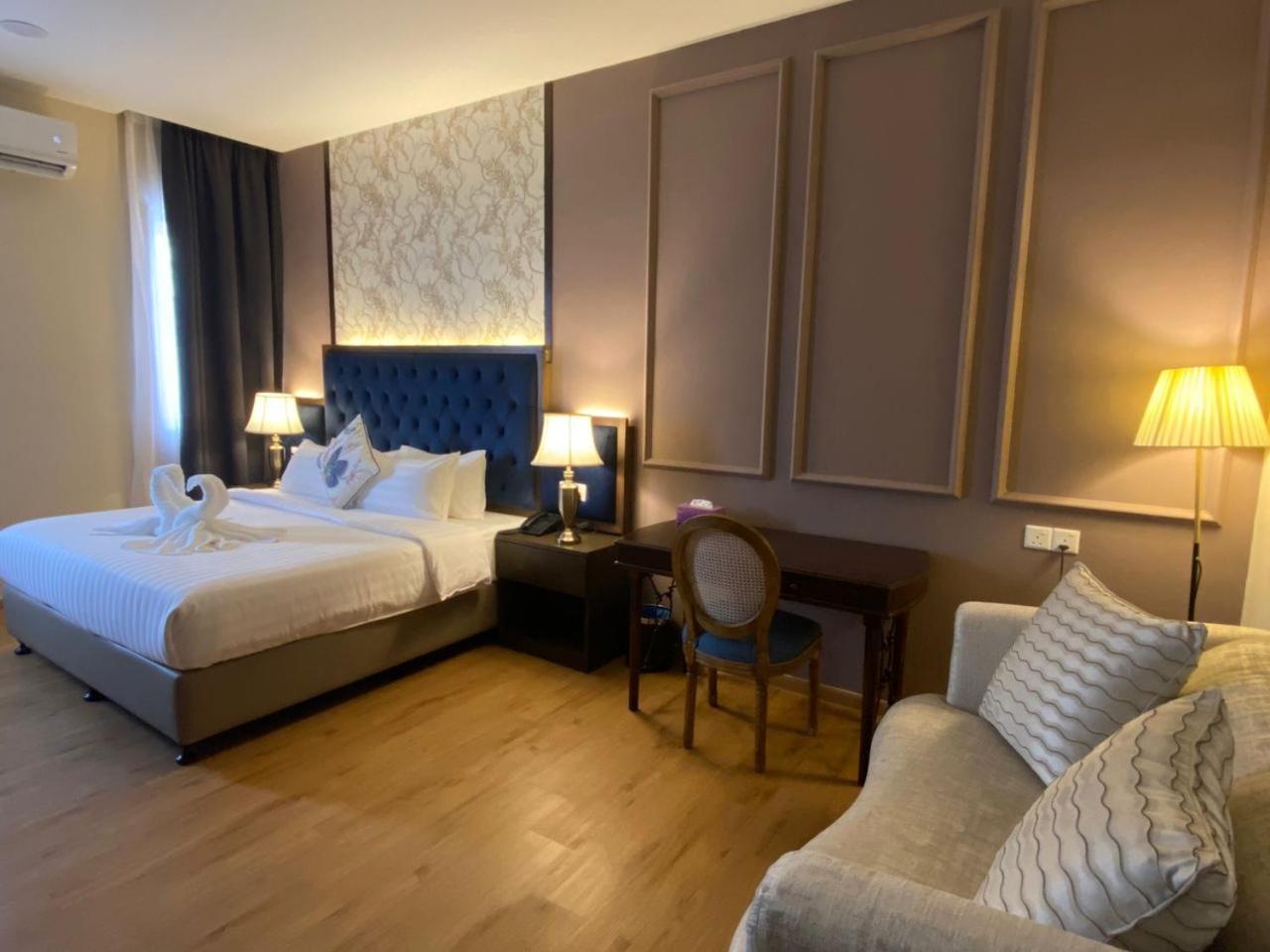 The Leith Hotel George Town Bagian luar foto